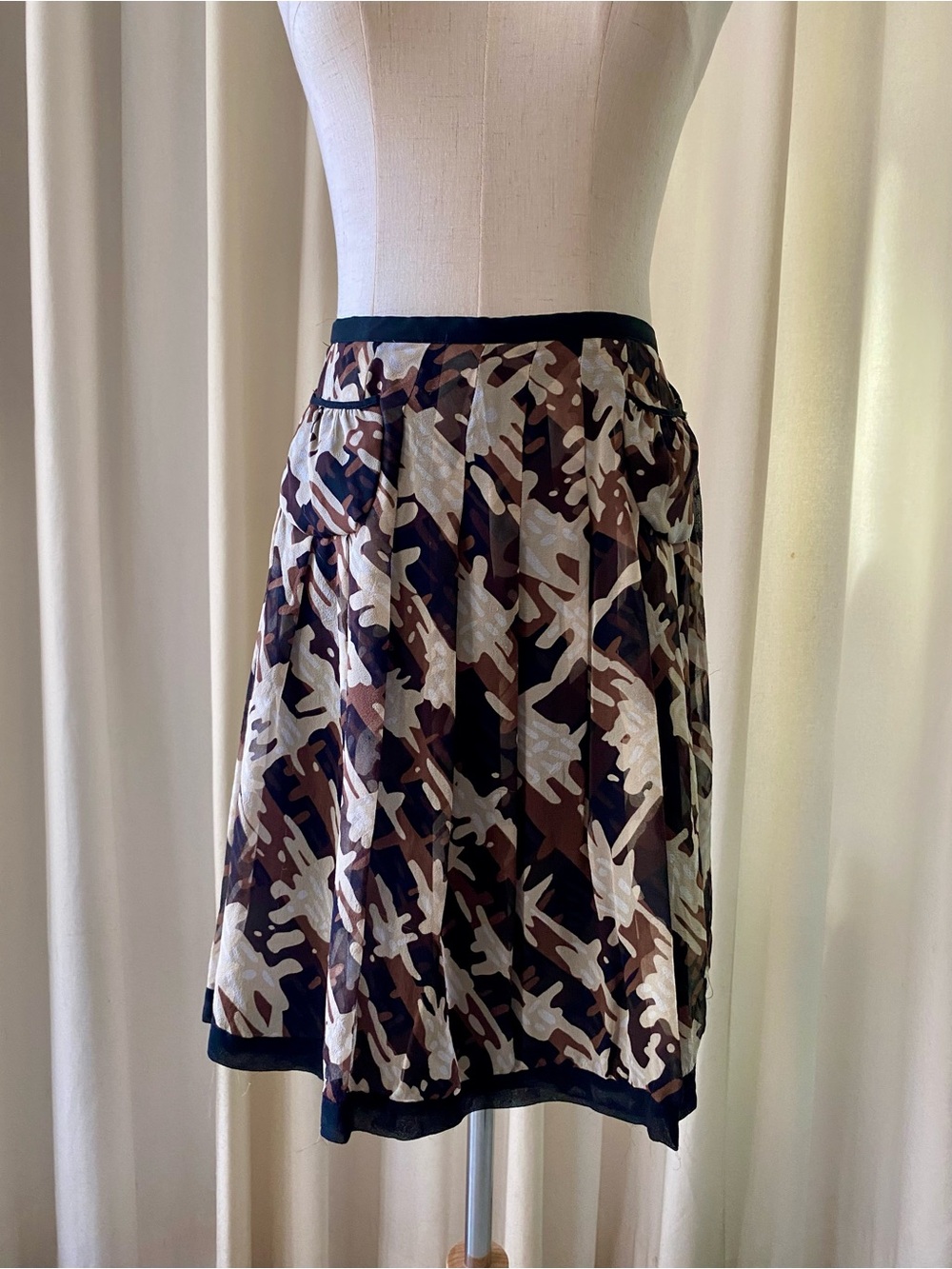 Vertigo Paris | Knee Length Skirt | Chiffon | Multicolor | Size 6